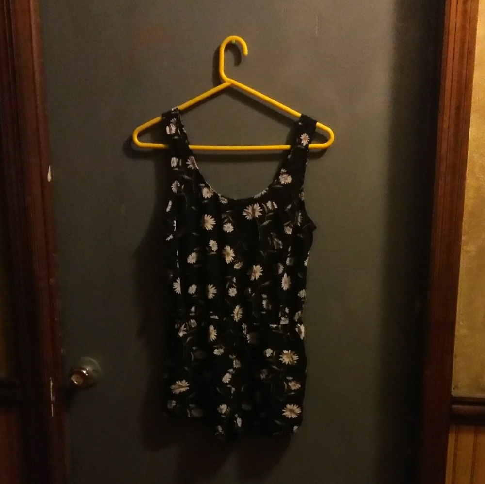 🌻 FOREVER 21 DAISY PRINT ROMPER 🌻